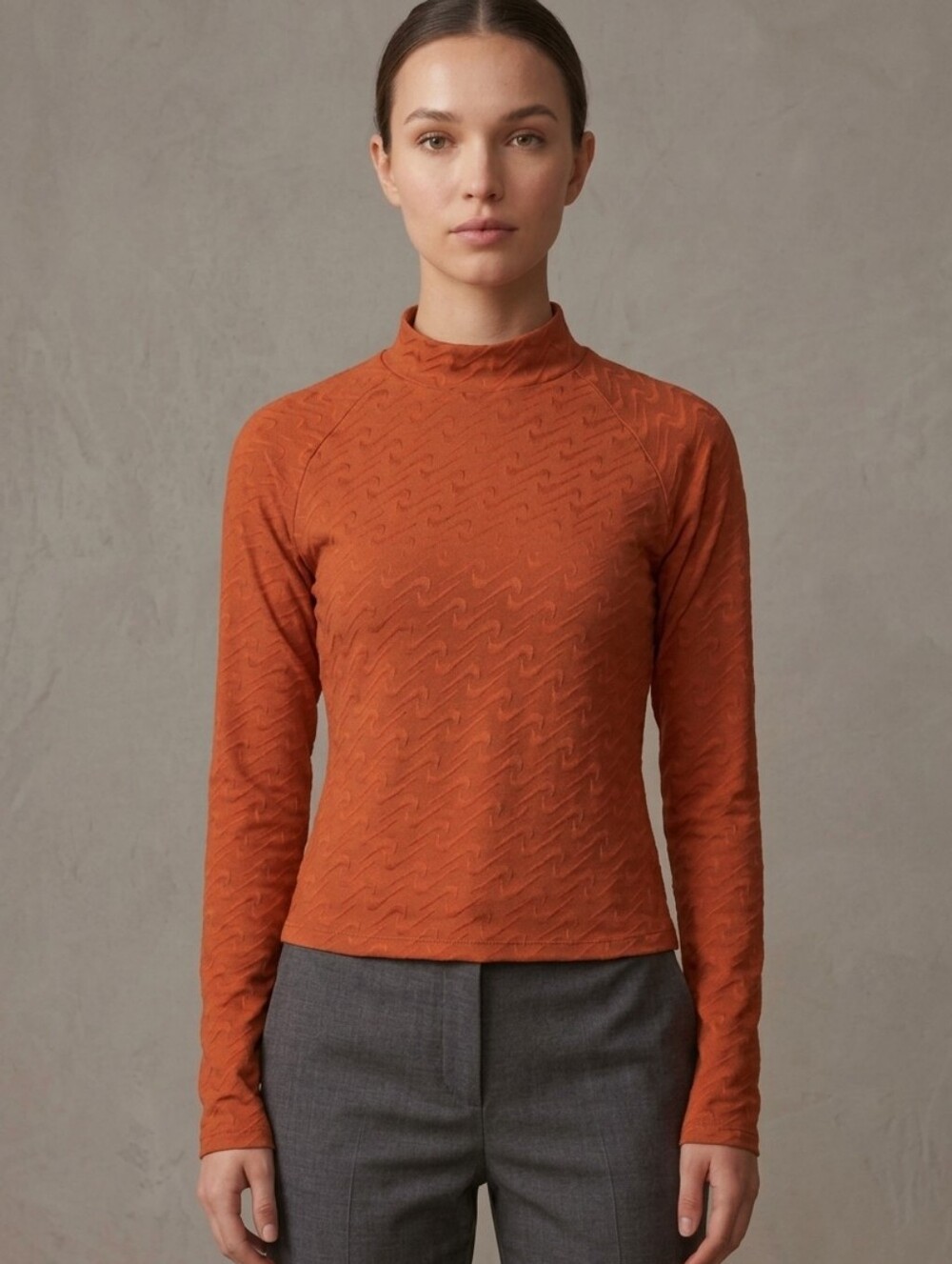 New Women's Nike Terracota Long Sleeves Fitted Mock Neck Athletic Top Medium